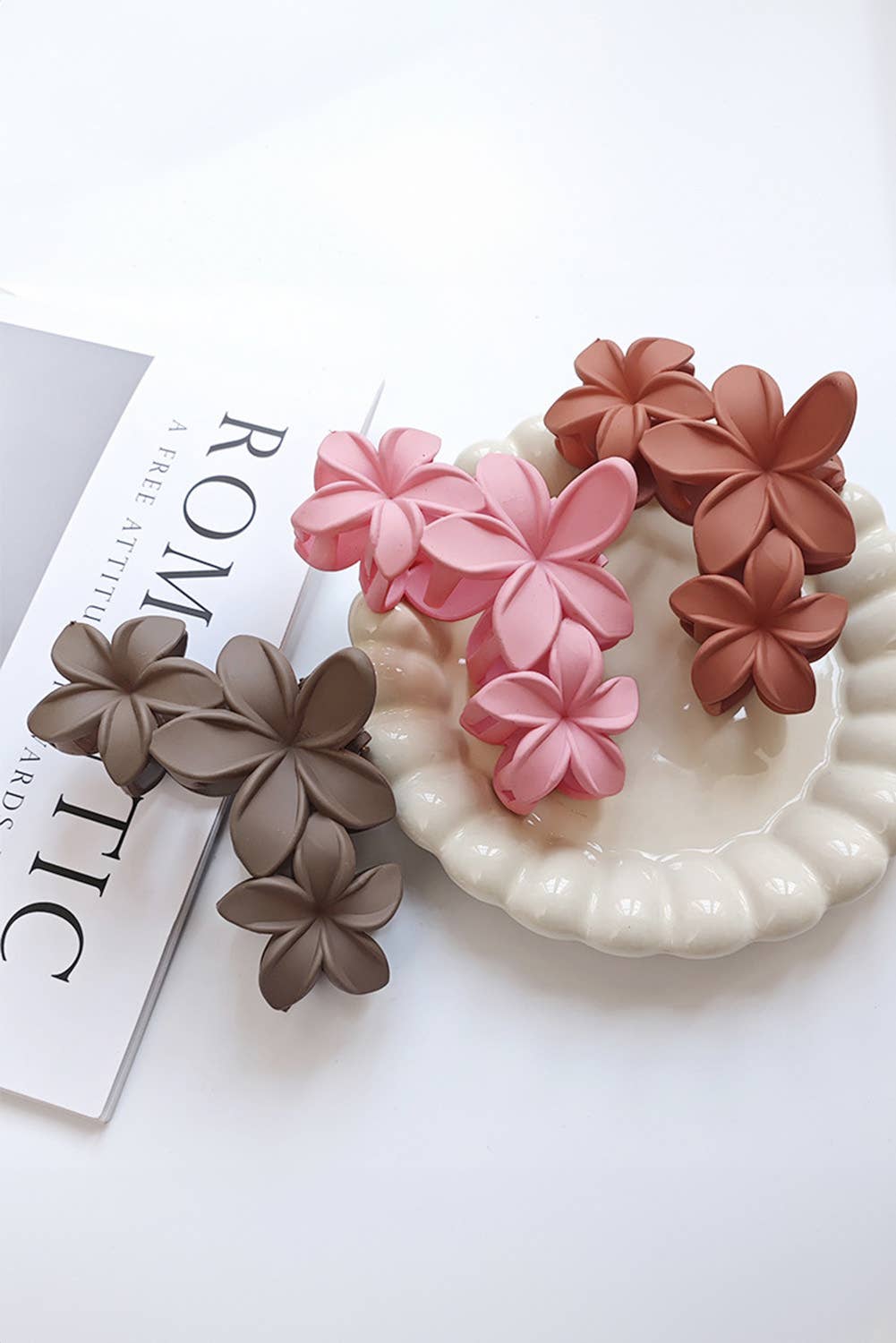 Aapparella - 3D Flower Plastic Resin Hair Claw