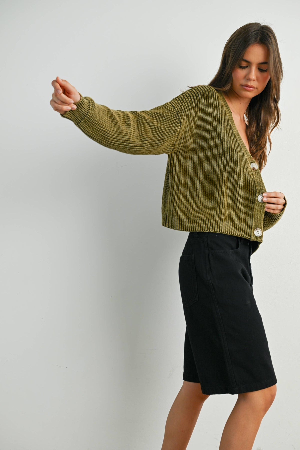 BUTTERMELON - V-Neck Buttoned Ribbed Long Sleeve Cardigan Sweater - BMC7773