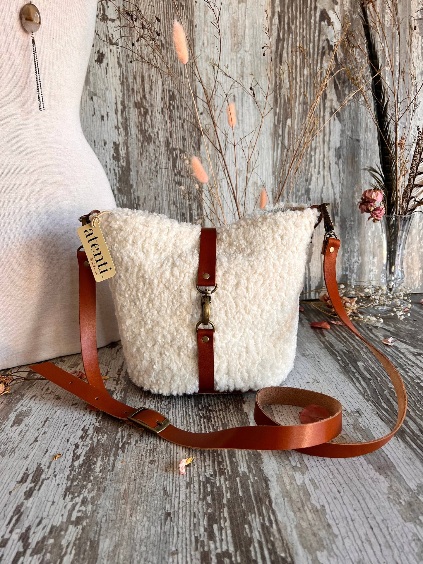 Atenti - Sherpa Halle Bucket Bag