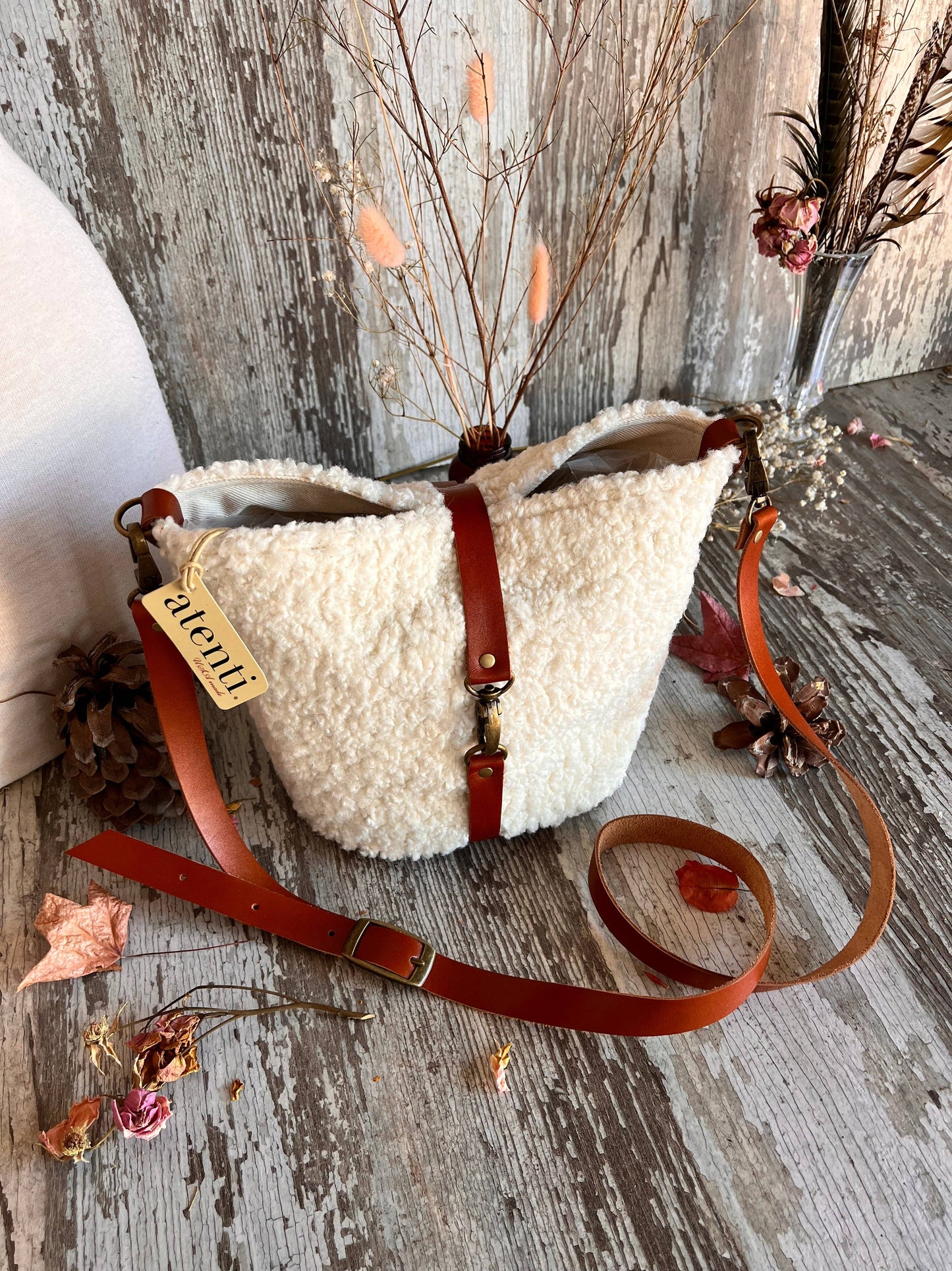 Atenti - Sherpa Halle Bucket Bag