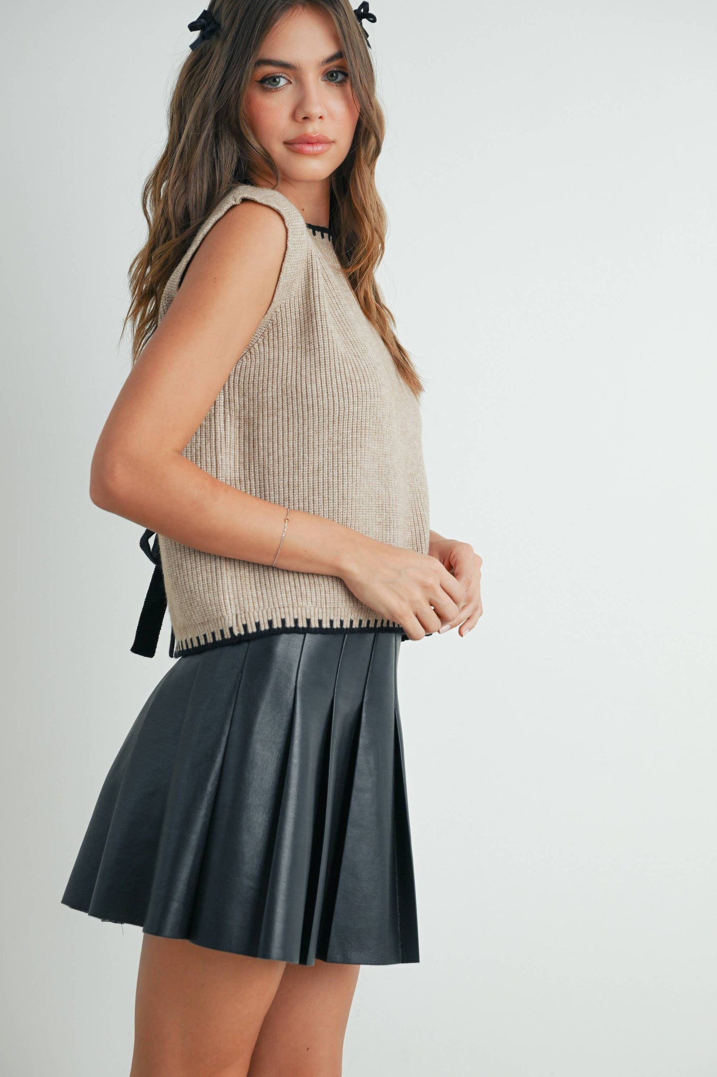 BUTTERMELON - Soft Ribbed Sweater Vest - BMW7623