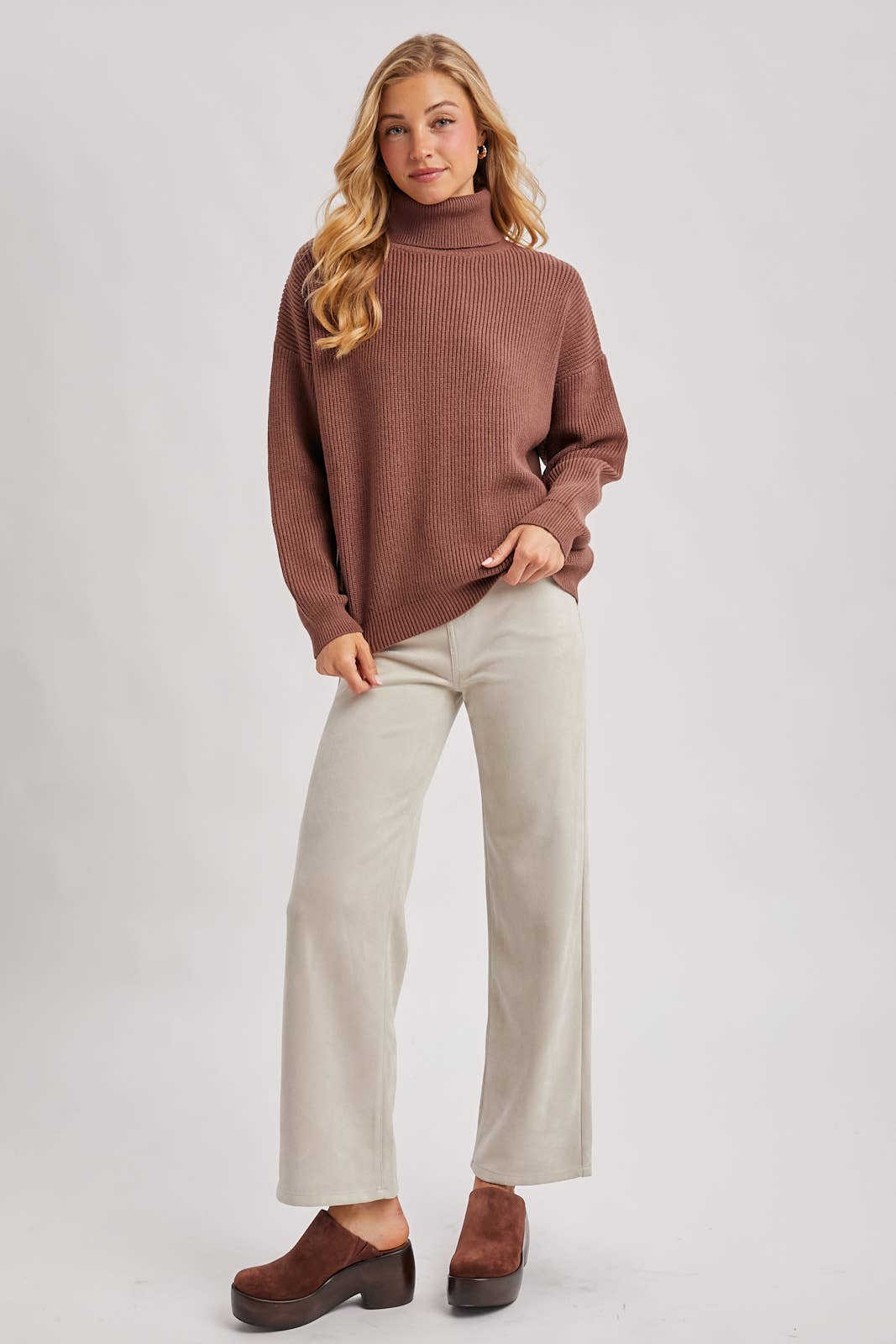 Bluivy - TURTLENECK RIBBED KNIT SWEATER