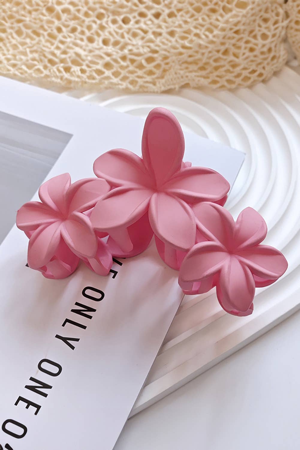 Aapparella - 3D Flower Plastic Resin Hair Claw