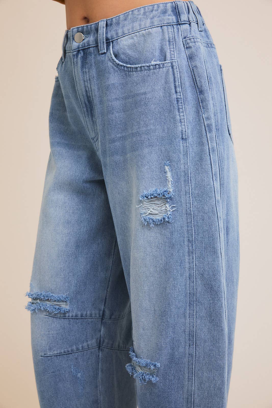 GILLI - DISTRESSED BARREL JEANS