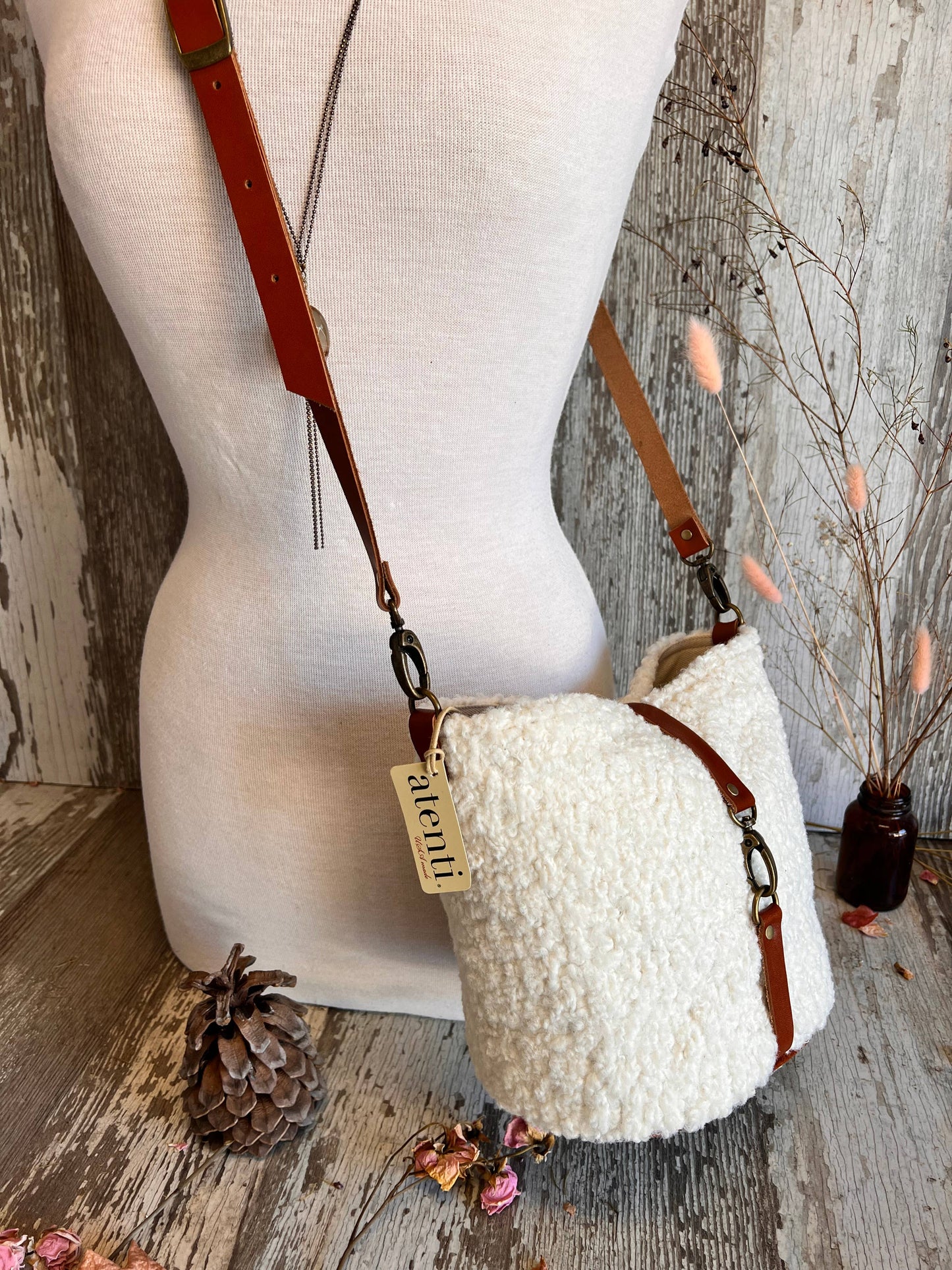 Atenti - Sherpa Halle Bucket Bag