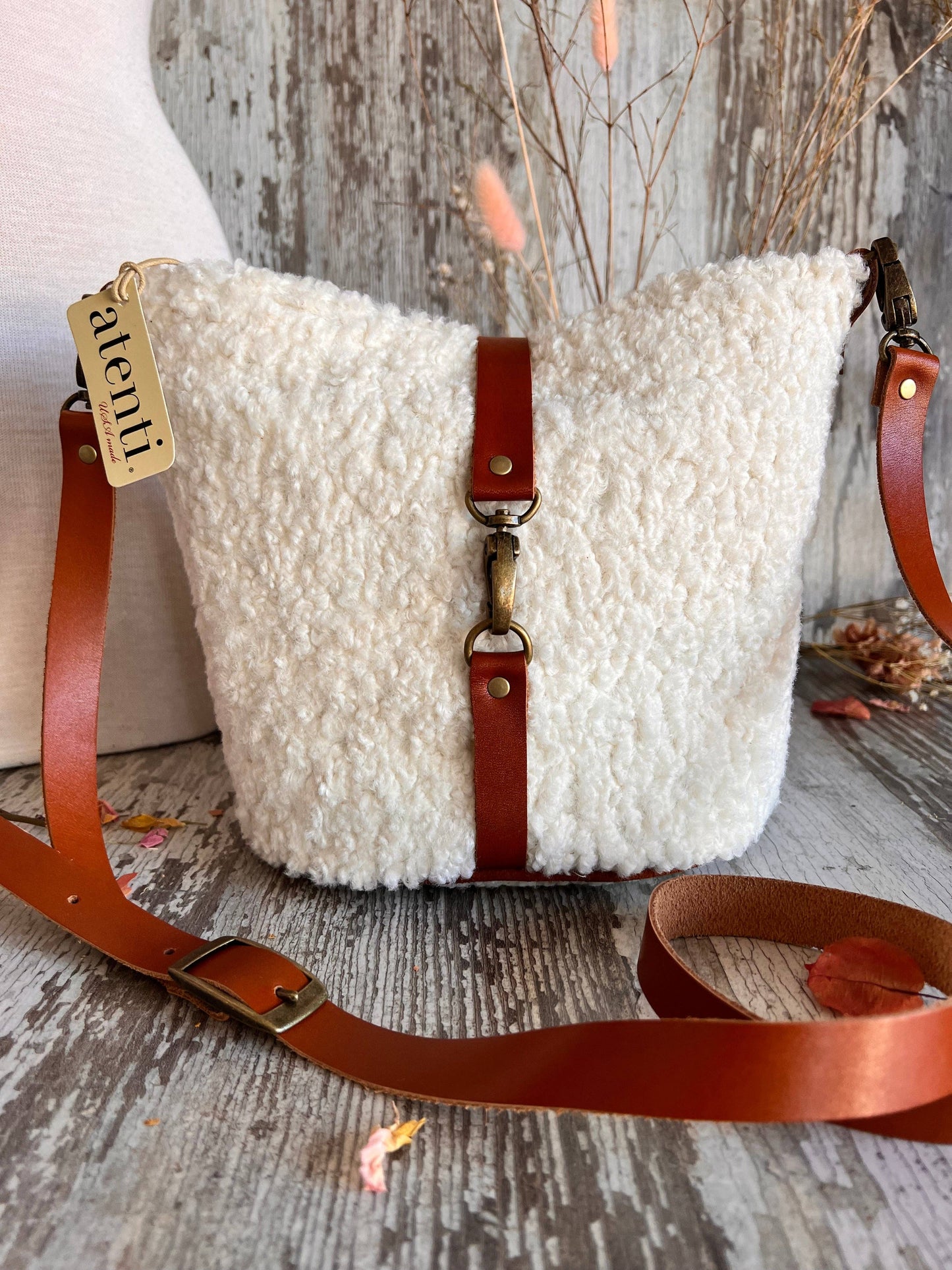 Atenti - Sherpa Halle Bucket Bag