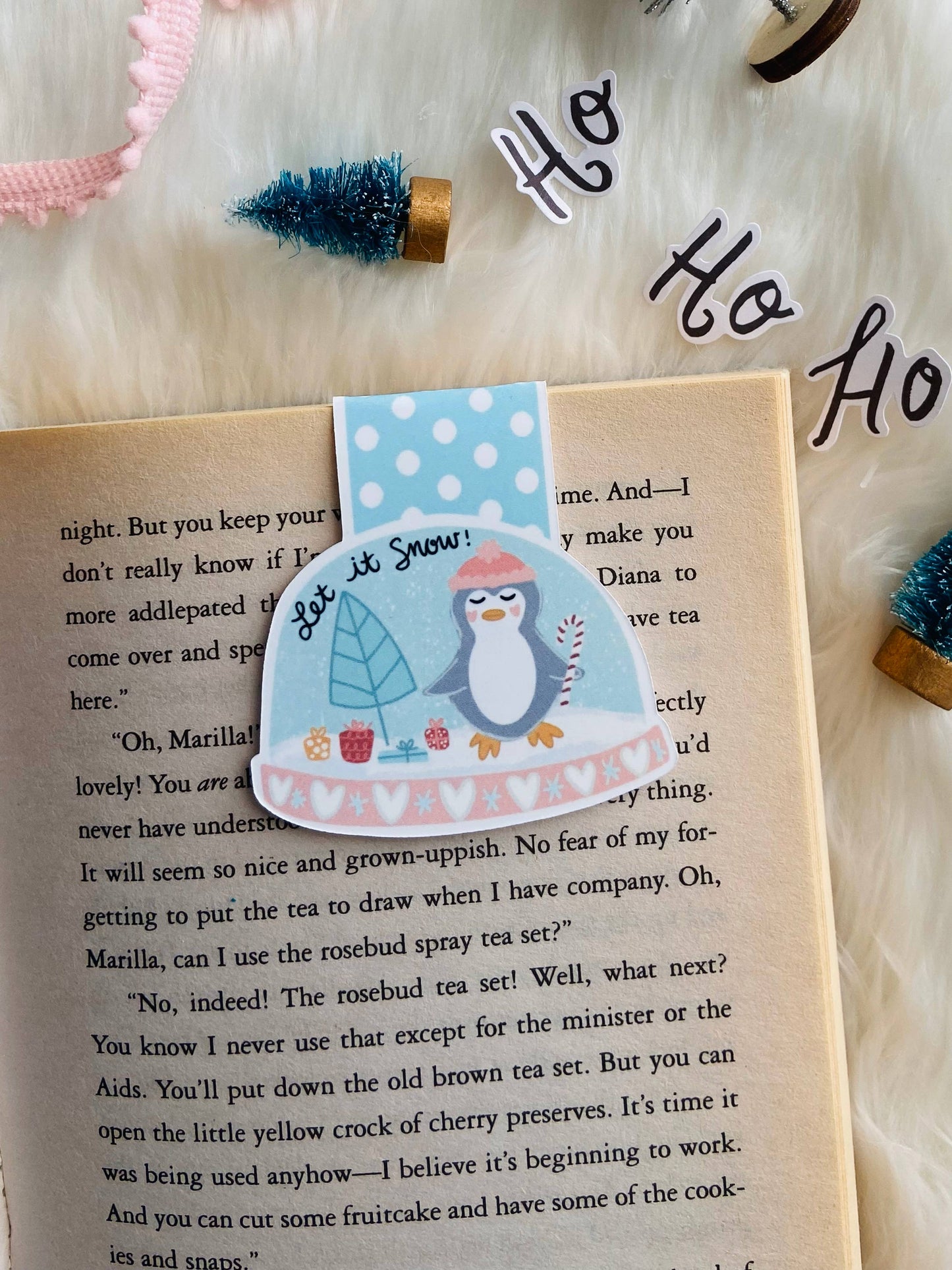 Makerie Day - Penguin Snow Globe Magnetic Bookmark
