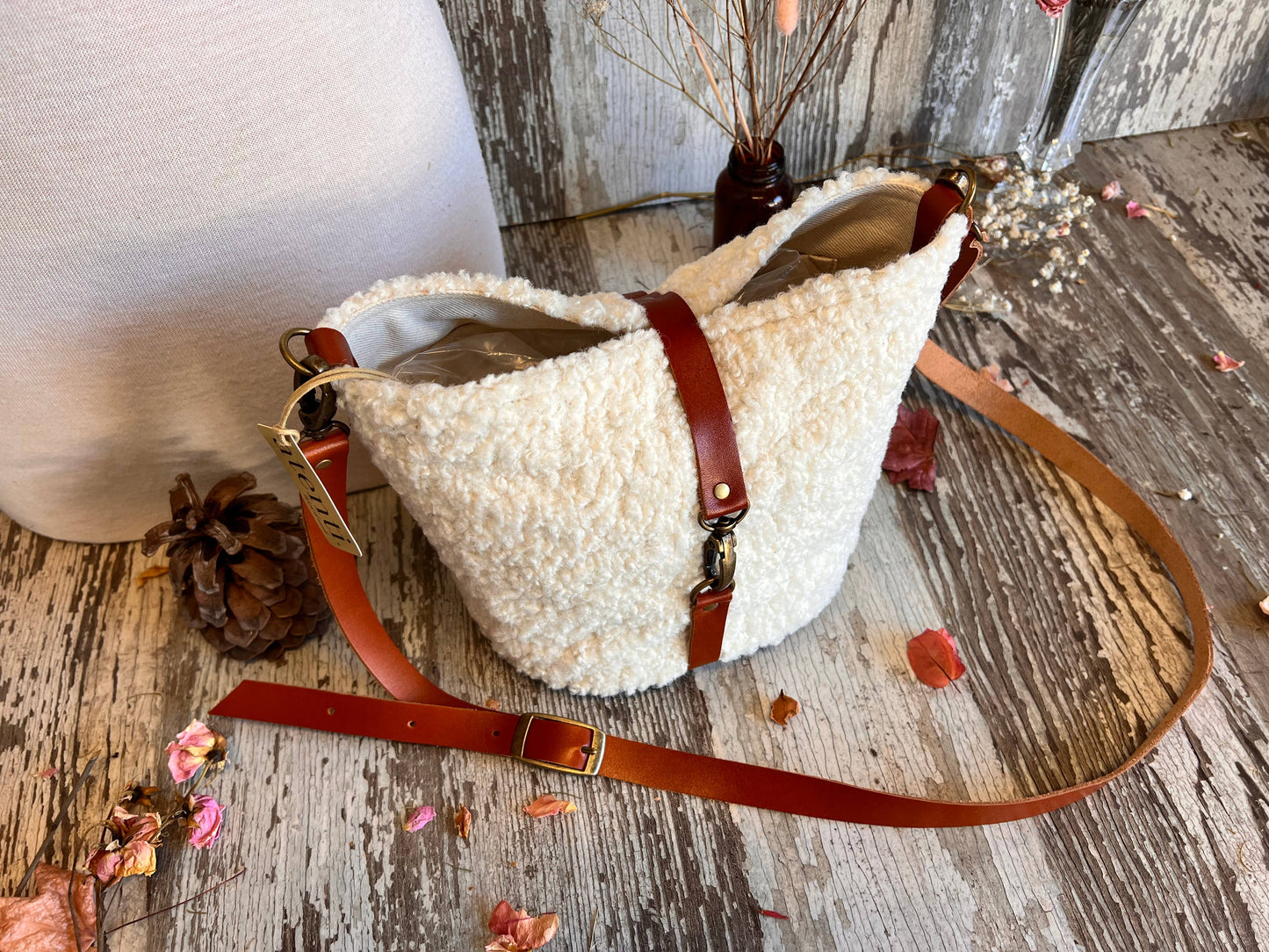 Atenti - Sherpa Halle Bucket Bag