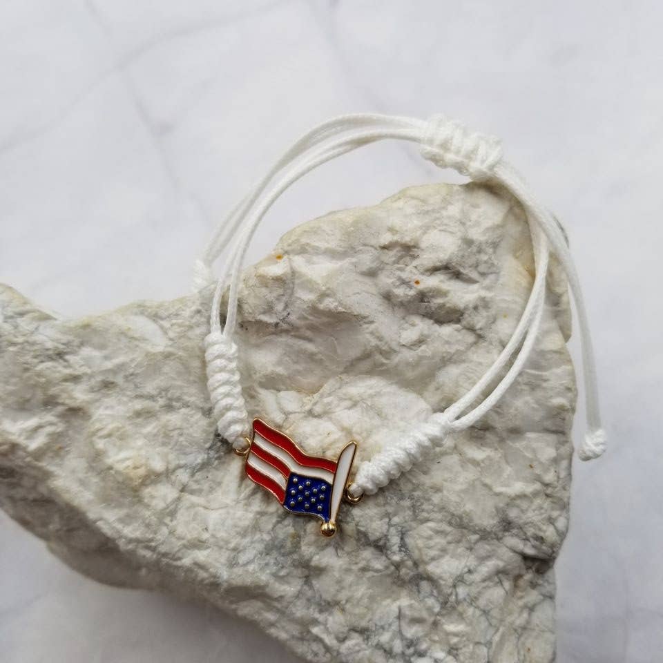 The Pretty Jewellery - American Patriotic Flag Charm Bracelet