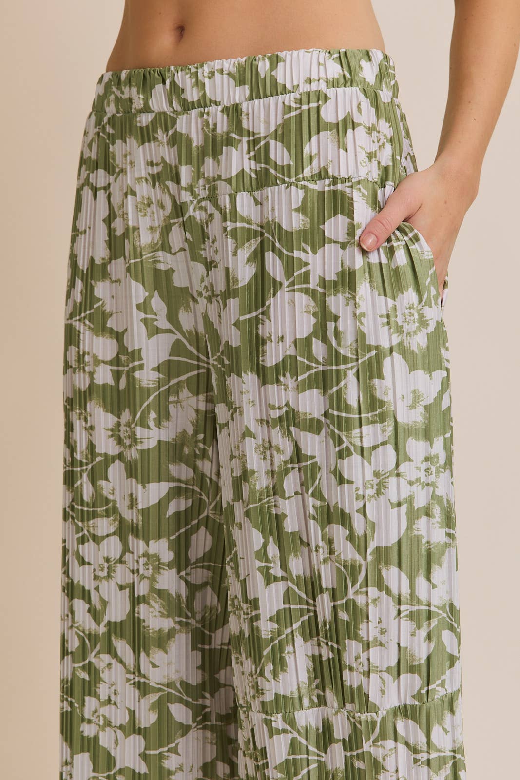 GILLI - PALAZZO PLEATED FLORAL PRINT PANTS