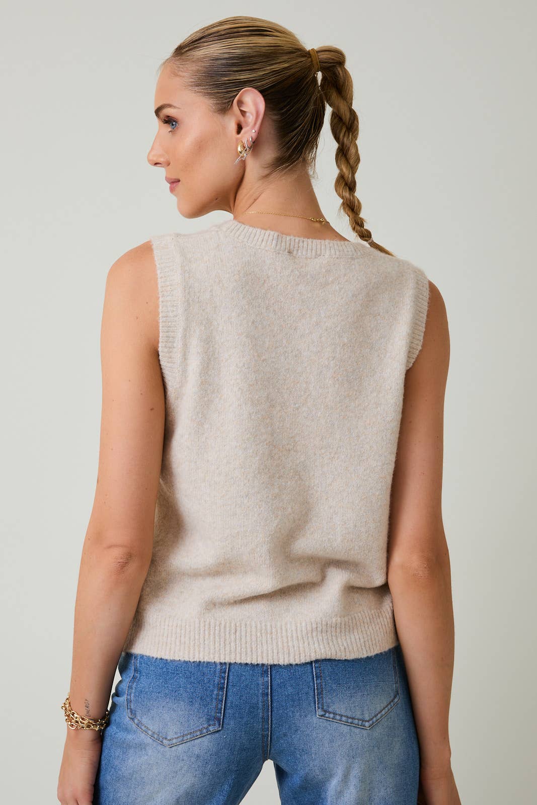 Sunday Edition by LE LIS - SLEEVELESS V-NECK BUTTON DOWN SWEATER TOP