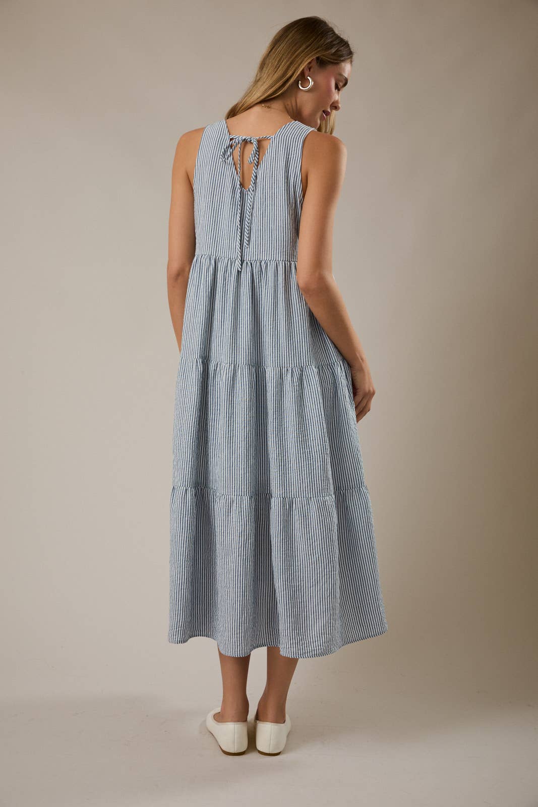 GILLI - V-NECK SLEEVELESS TIERED STRIPE MAXI DRESS