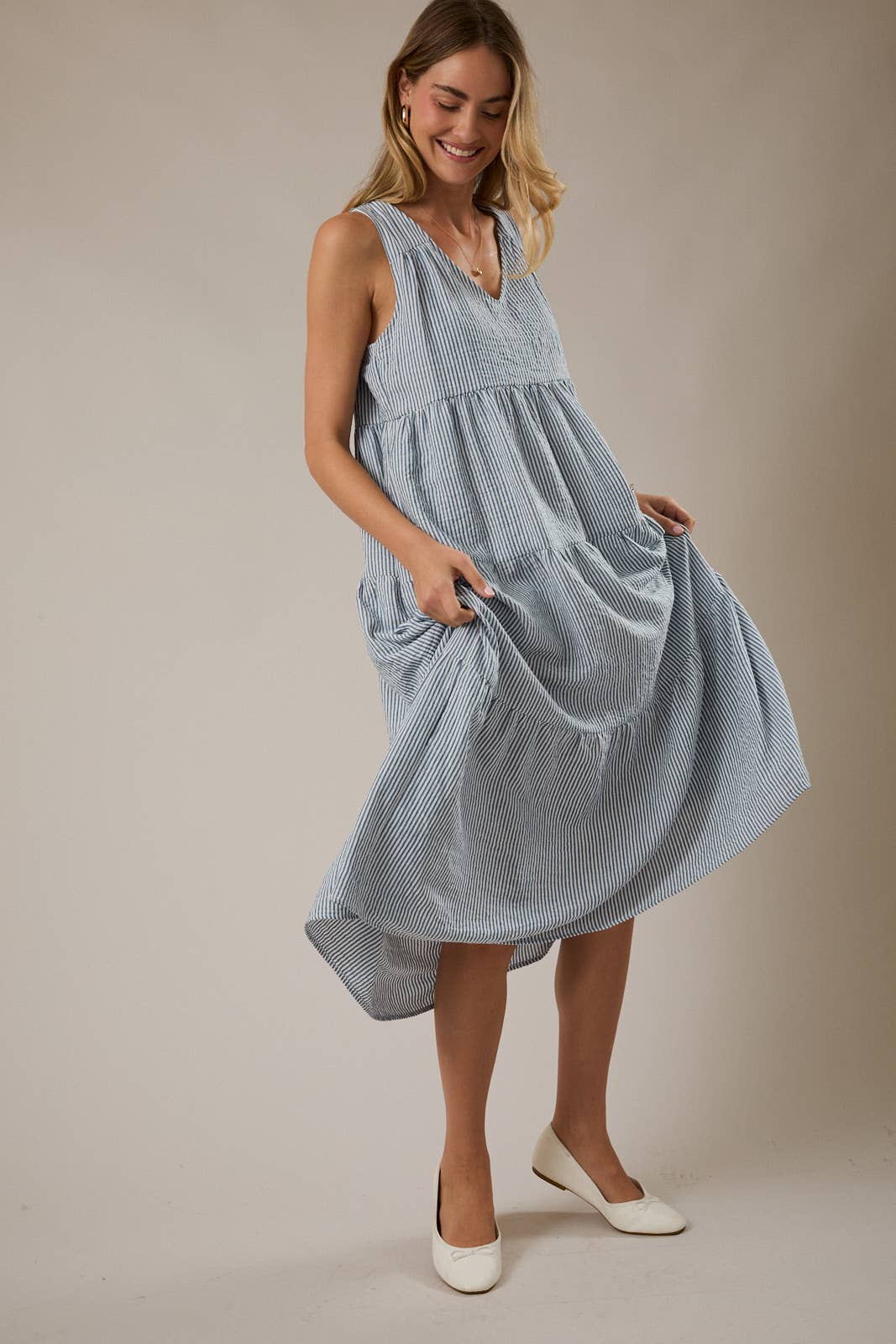 GILLI - V-NECK SLEEVELESS TIERED STRIPE MAXI DRESS