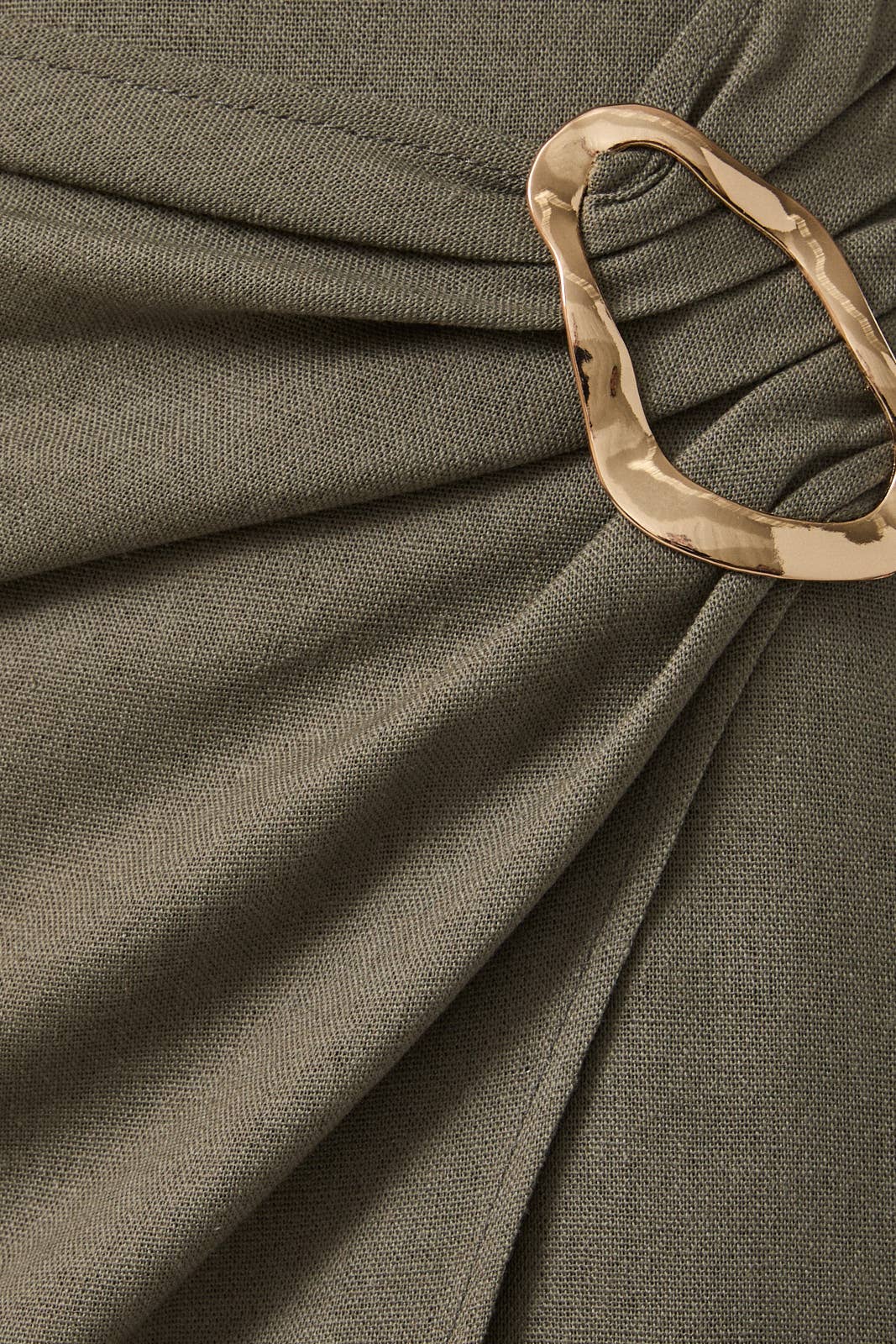 GILLI - SIDE DRAPED BACK SLIT WITH METAL DETAIL MIDI SKIRT