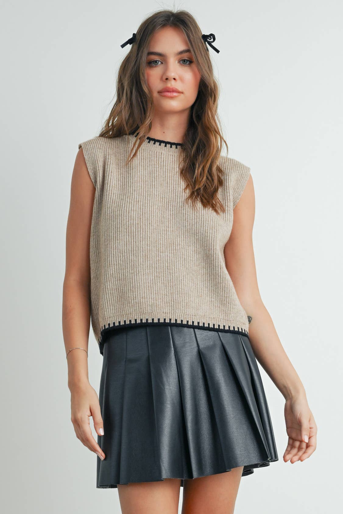 BUTTERMELON - Soft Ribbed Sweater Vest - BMW7623