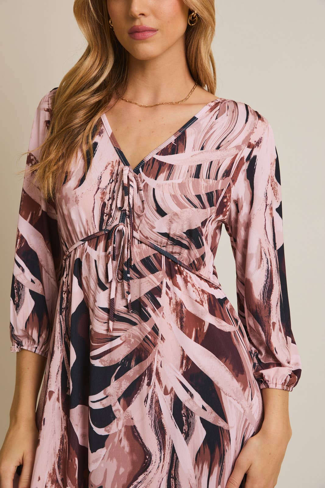 GILLI - V-NECK FRONT TIE LONG SLEEVE ABSTRACT MINI DRESS