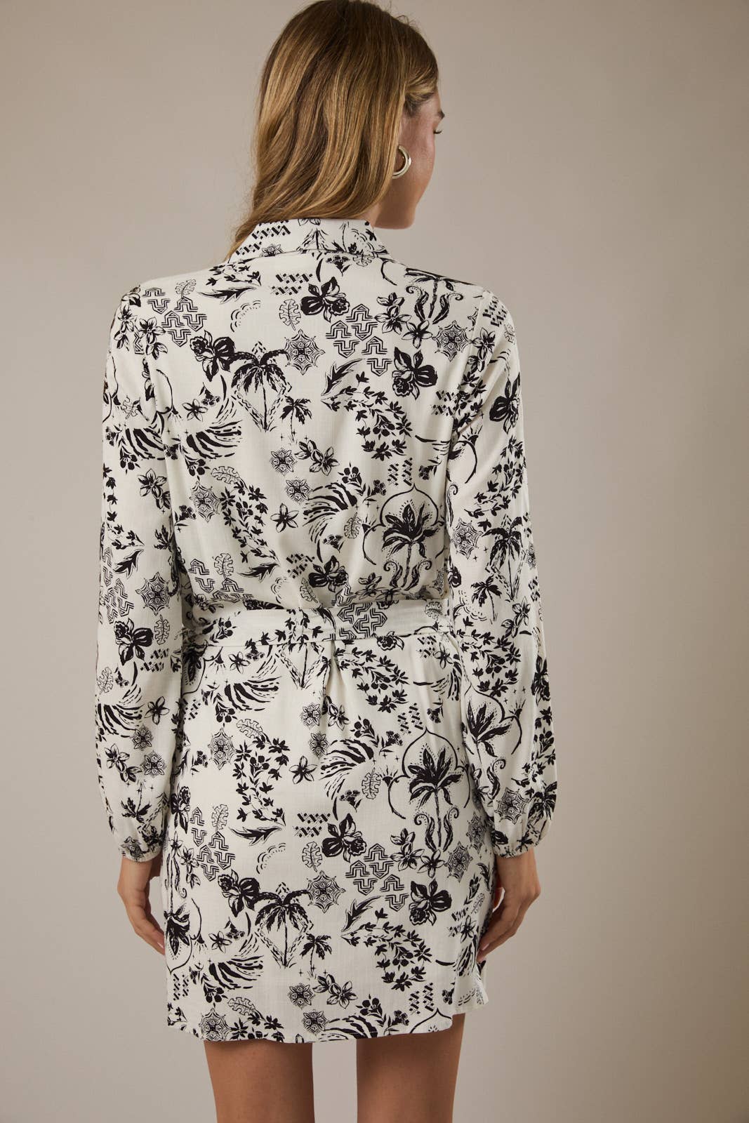 GILLI - BUTTON UP LONG SLEEVE OVER WRAP RESORT PRINT DRESS