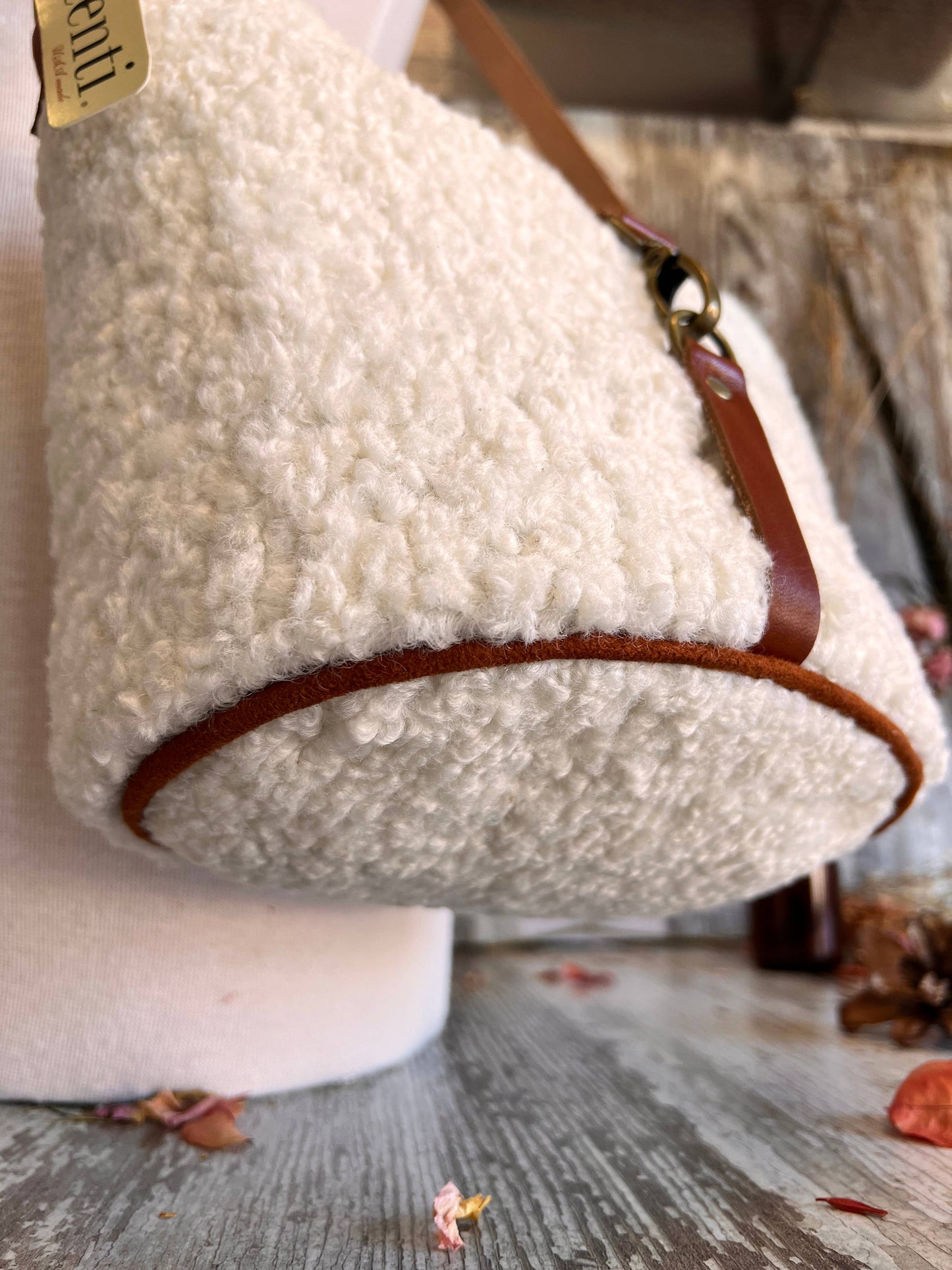 Atenti - Sherpa Halle Bucket Bag