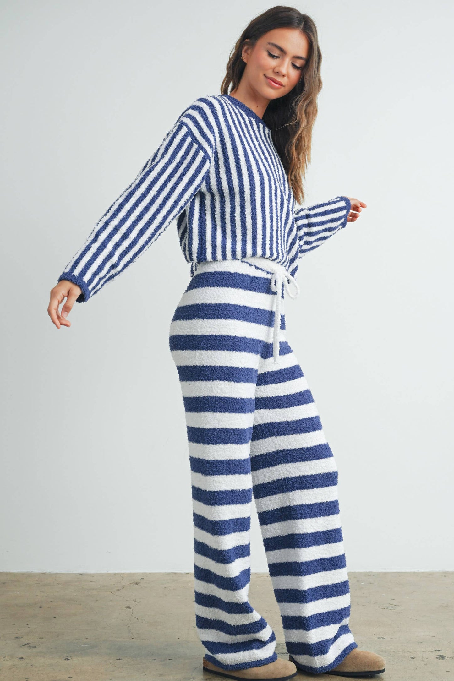 BUTTERMELON - Cozy Striped Round Neck Sweater - BMW7492