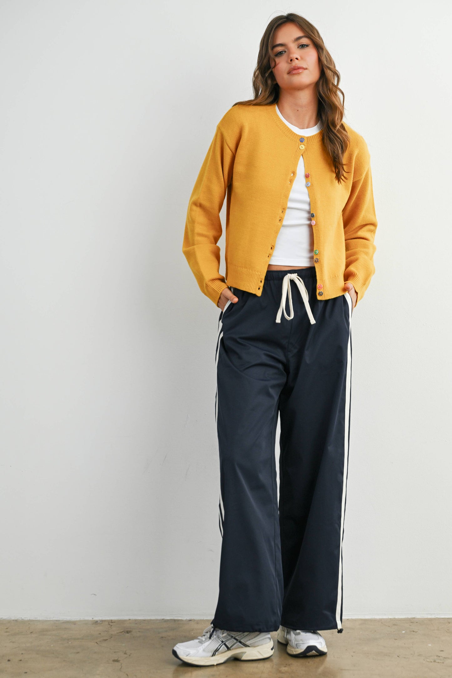 BUTTERMELON - Long Sleeve Buttoned Cropped Cardigan Sweater - BMC7906