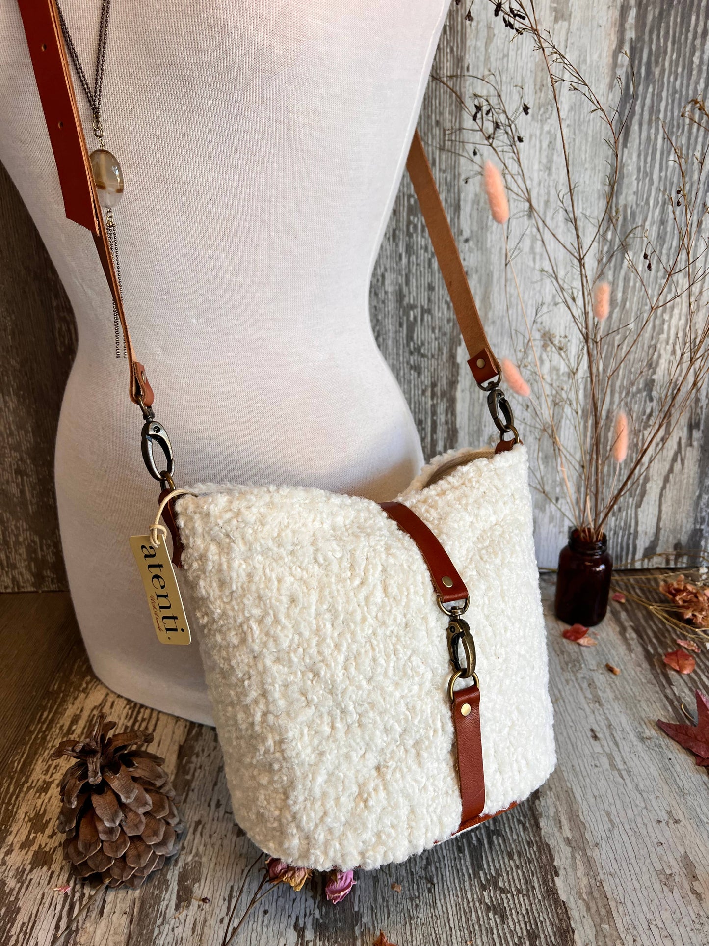 Atenti - Sherpa Halle Bucket Bag