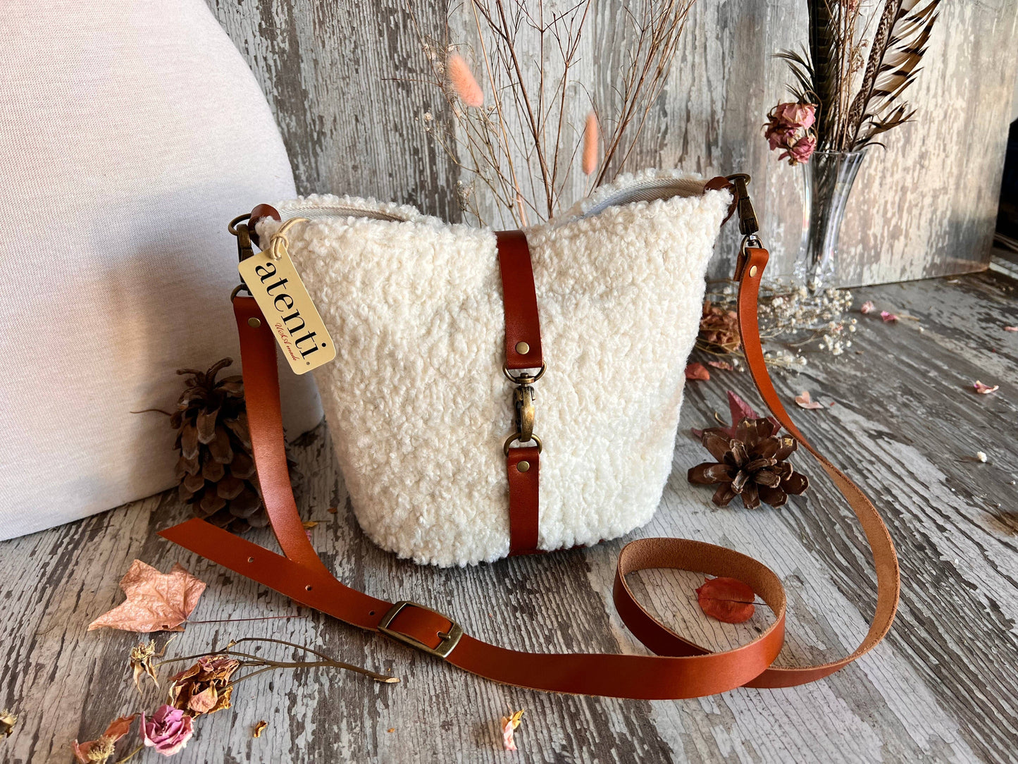 Atenti - Sherpa Halle Bucket Bag
