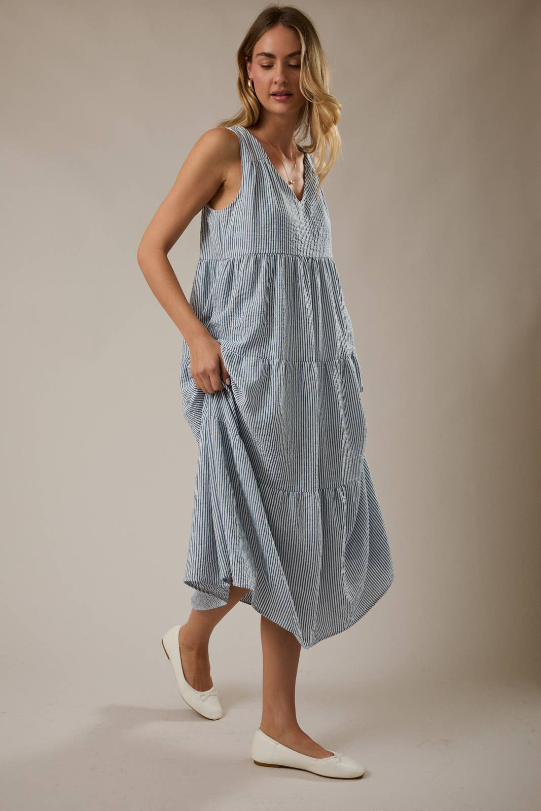 GILLI - V-NECK SLEEVELESS TIERED STRIPE MAXI DRESS