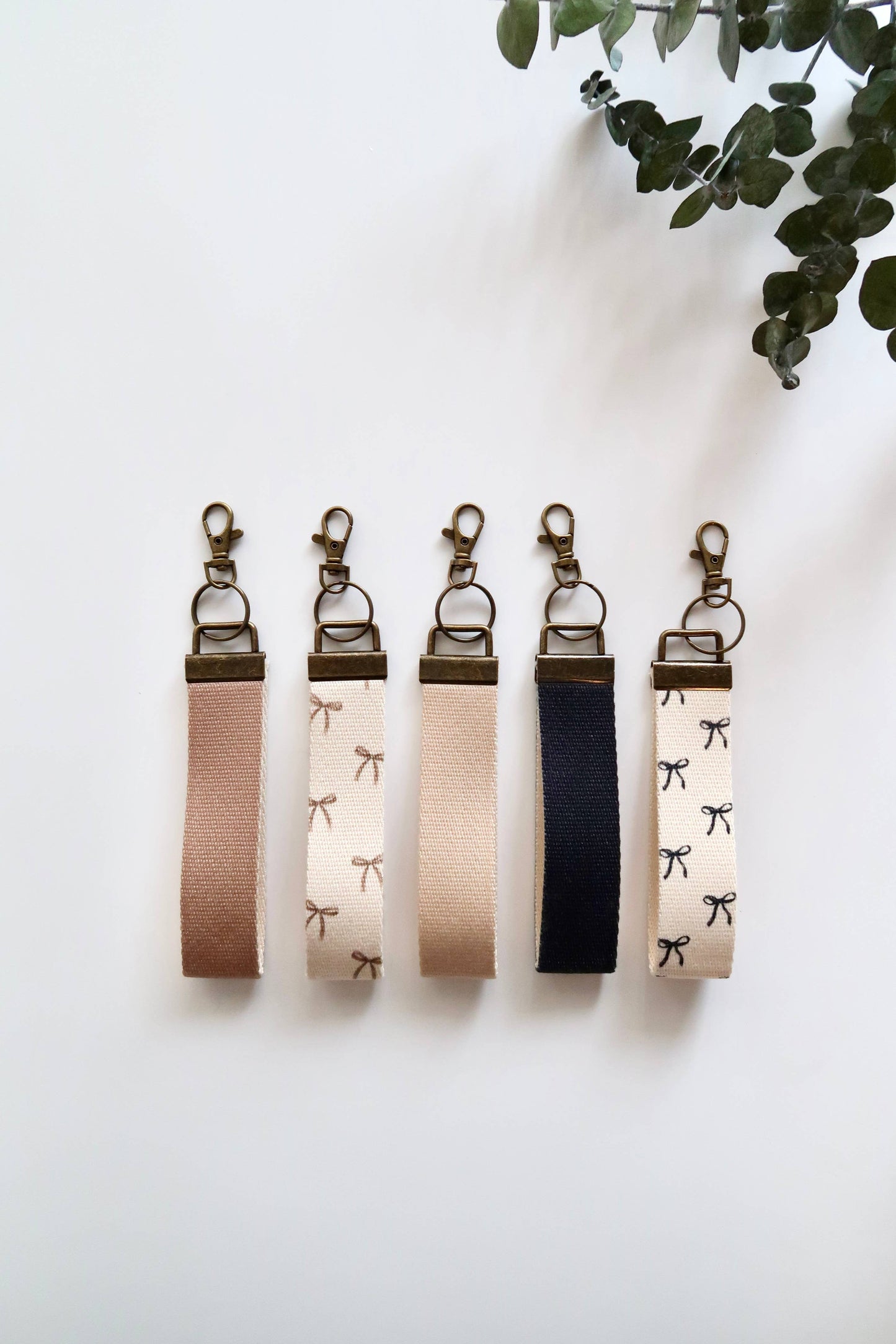 Frederick Family Co. - Bow Keychain Wallet with Wrist Lanyard, Compact Card Holder