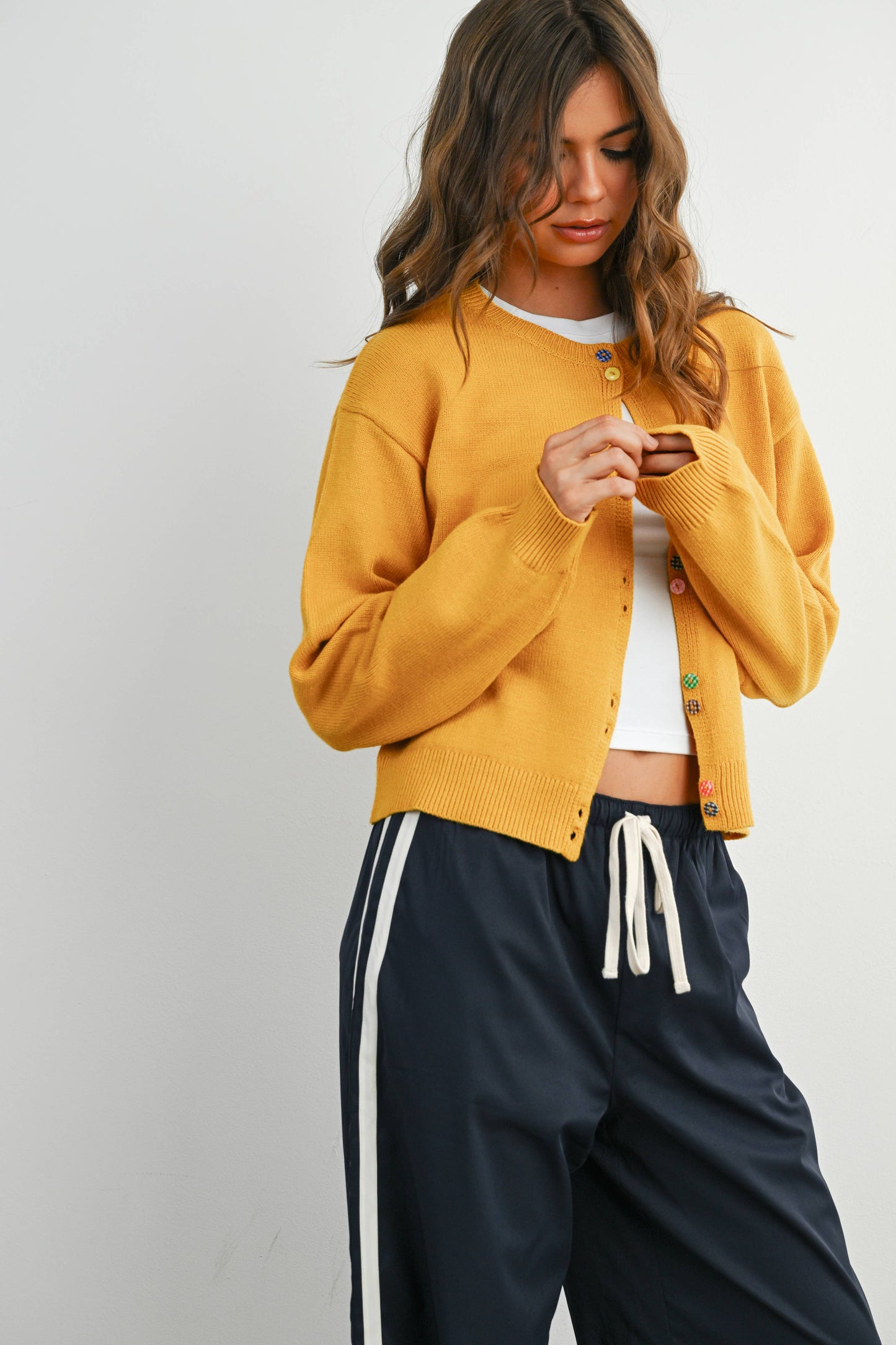 BUTTERMELON - Long Sleeve Buttoned Cropped Cardigan Sweater - BMC7906