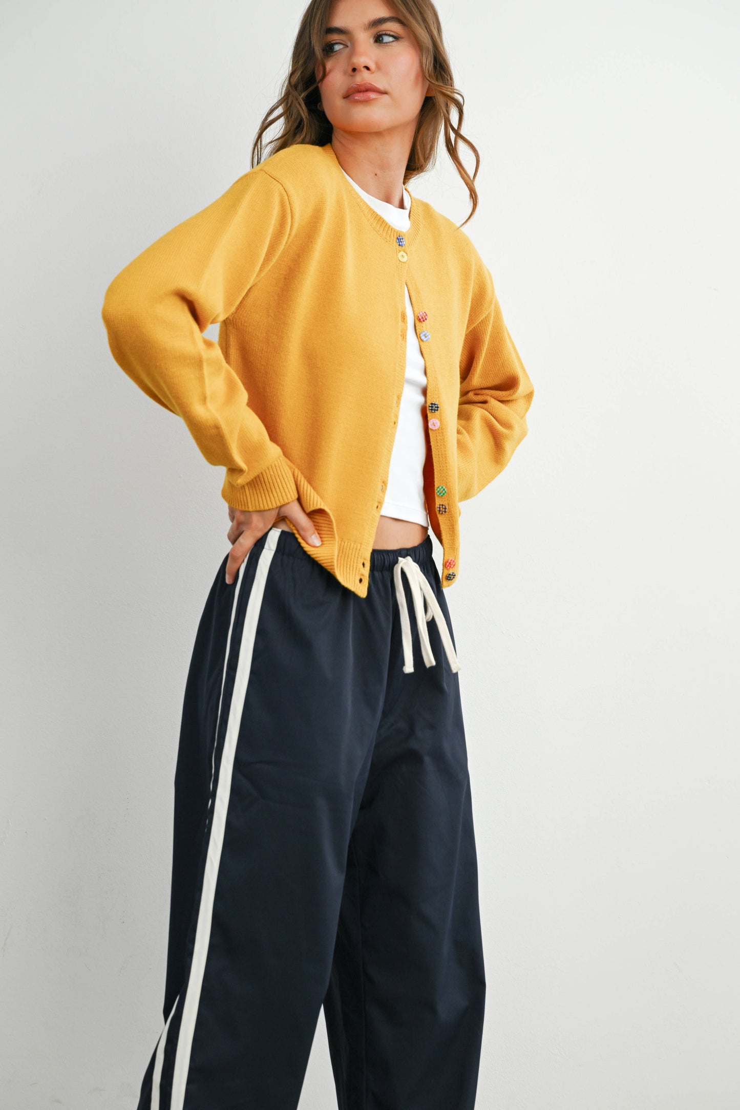 BUTTERMELON - Long Sleeve Buttoned Cropped Cardigan Sweater - BMC7906