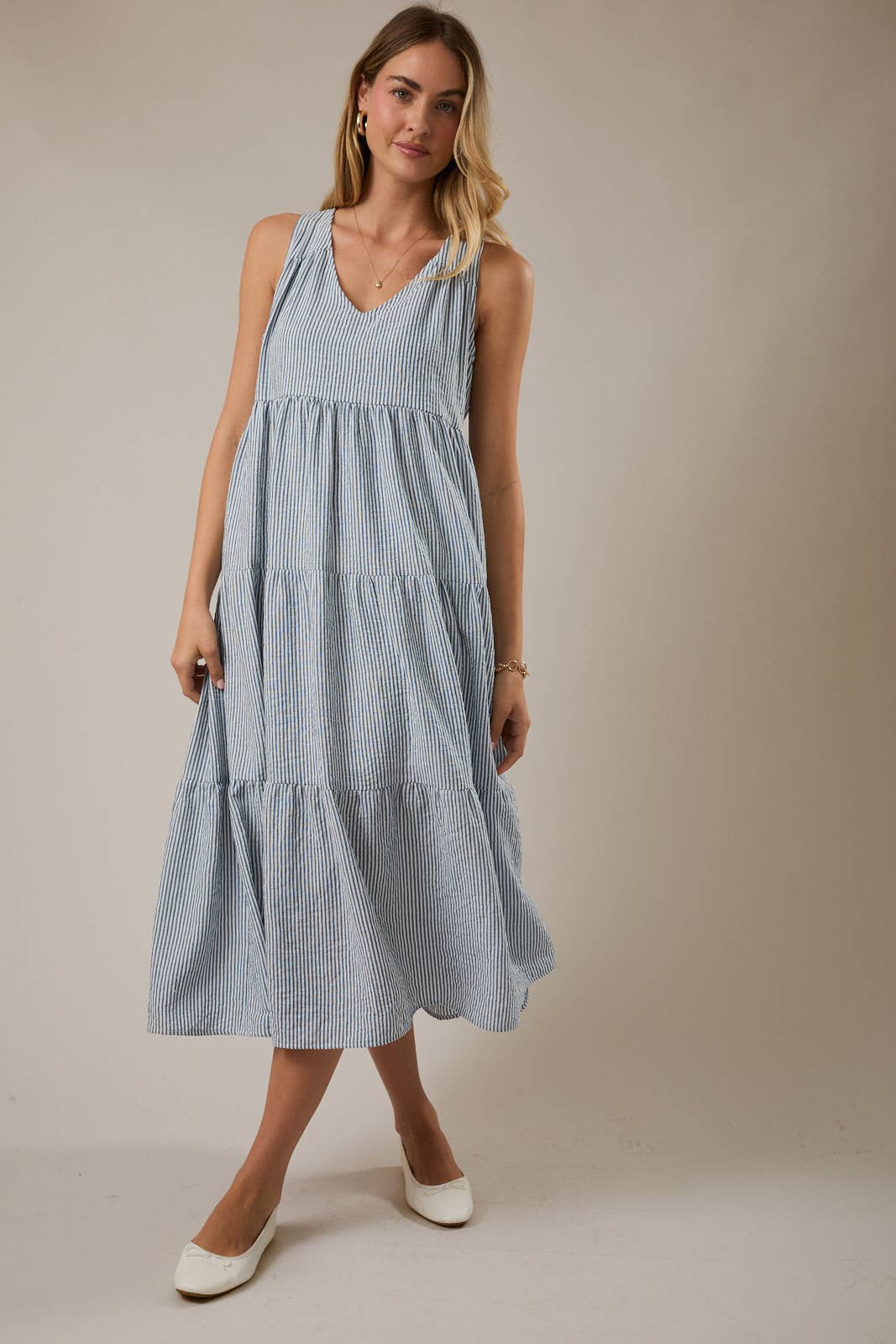 GILLI - V-NECK SLEEVELESS TIERED STRIPE MAXI DRESS