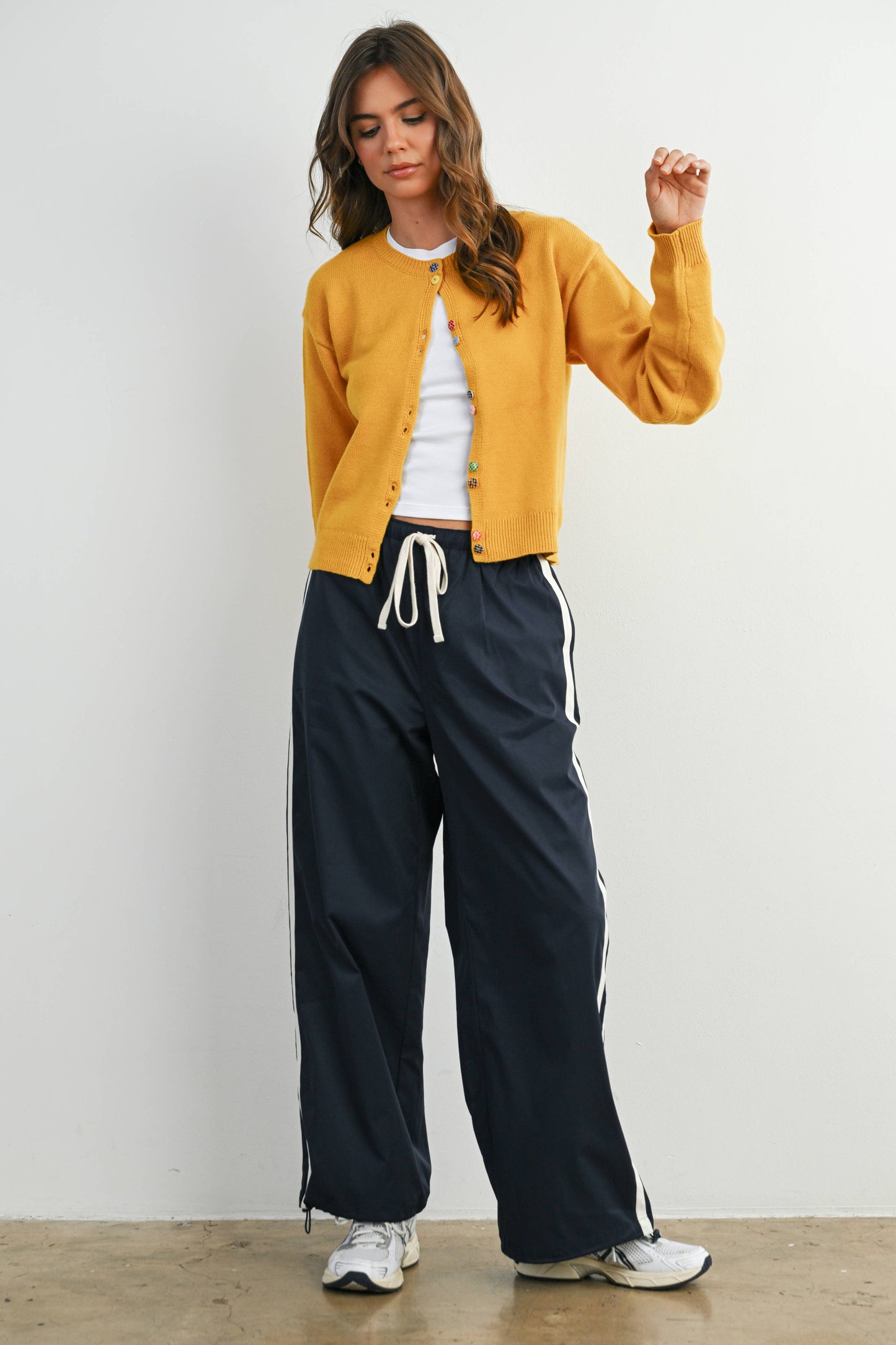 BUTTERMELON - Long Sleeve Buttoned Cropped Cardigan Sweater - BMC7906