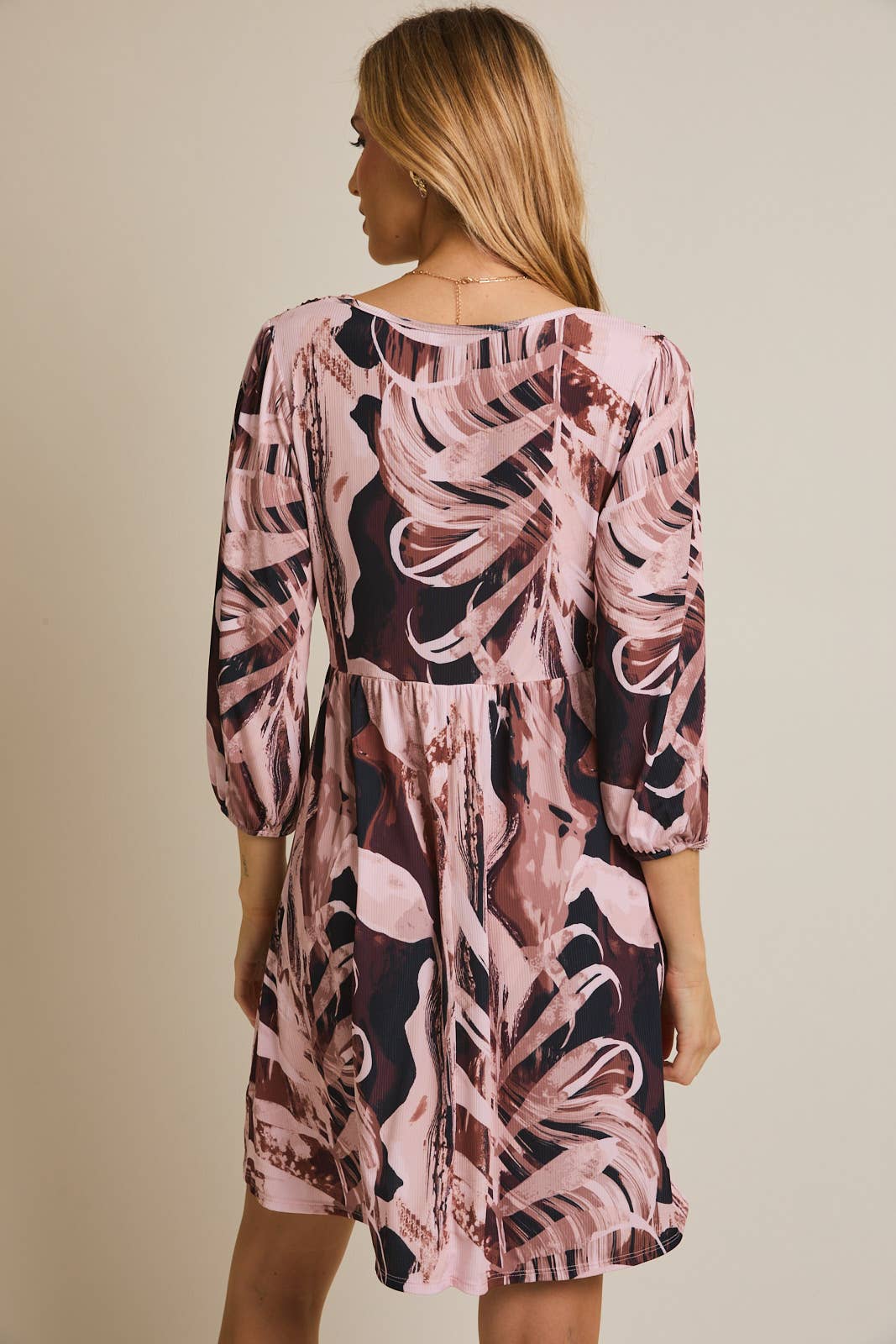 GILLI - V-NECK FRONT TIE LONG SLEEVE ABSTRACT MINI DRESS