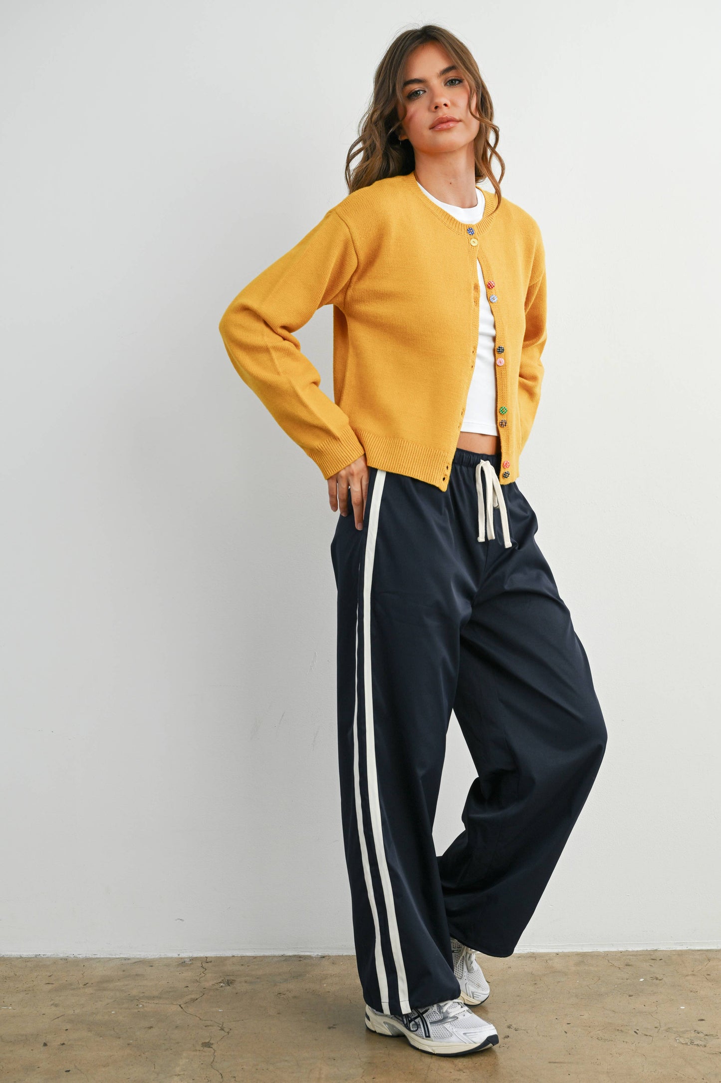 BUTTERMELON - Long Sleeve Buttoned Cropped Cardigan Sweater - BMC7906