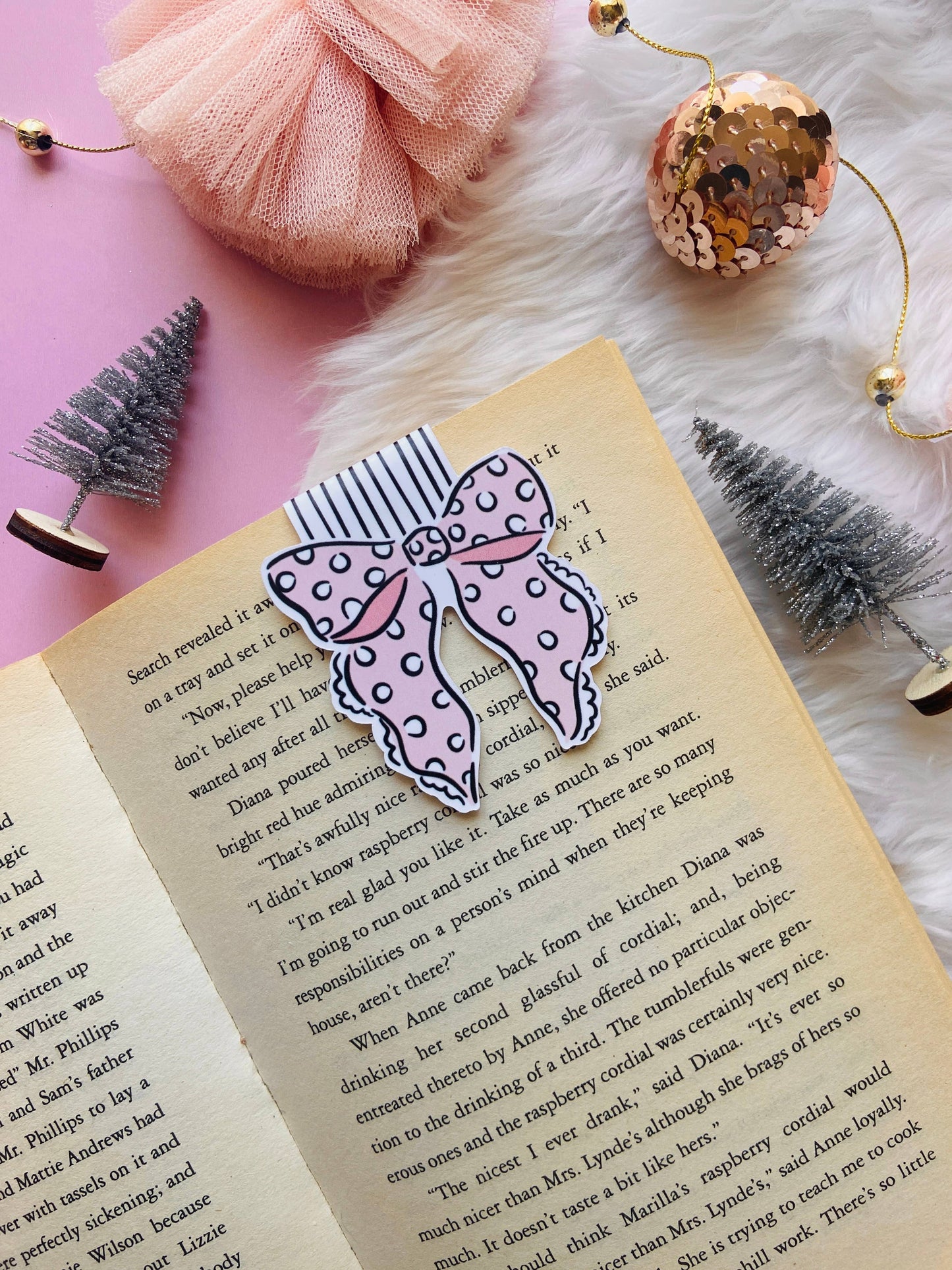 Makerie Day - Pink Polka Dot Bow Magnetic Bookmark
