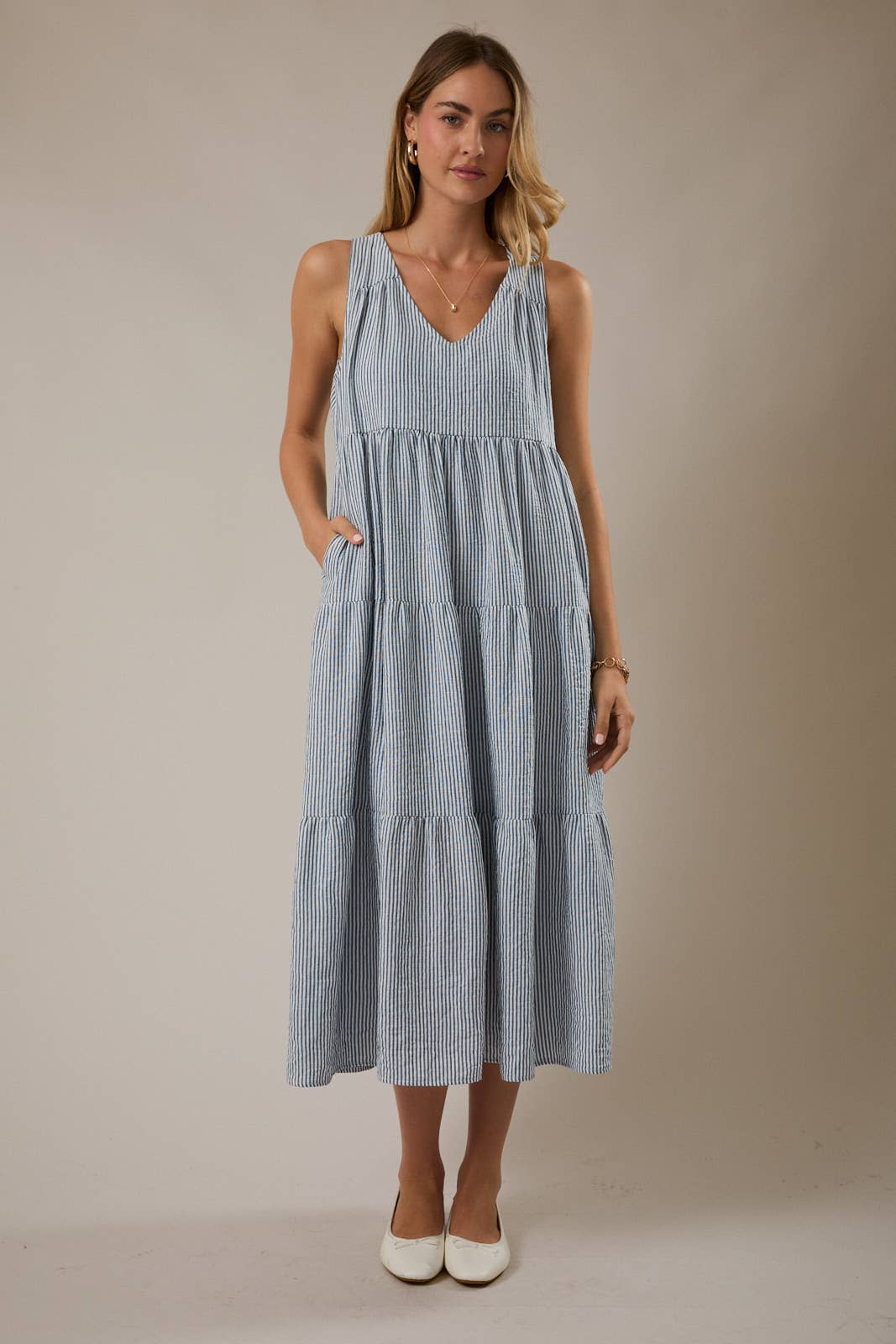 GILLI - V-NECK SLEEVELESS TIERED STRIPE MAXI DRESS
