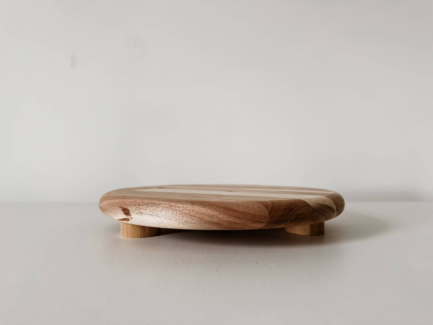 Heartland Designs - Round Acadia Riser | Cutting board