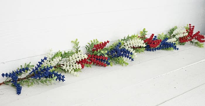 Holiday Depot Inc. - 31211- 4ft Garland-Red White Blue Heather with Boxwood-