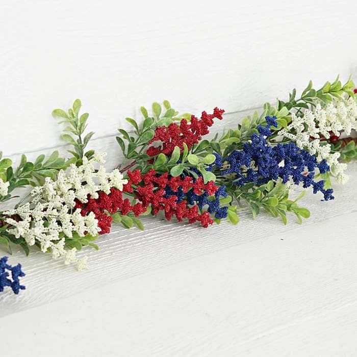 Holiday Depot Inc. - 31211- 4ft Garland-Red White Blue Heather with Boxwood-
