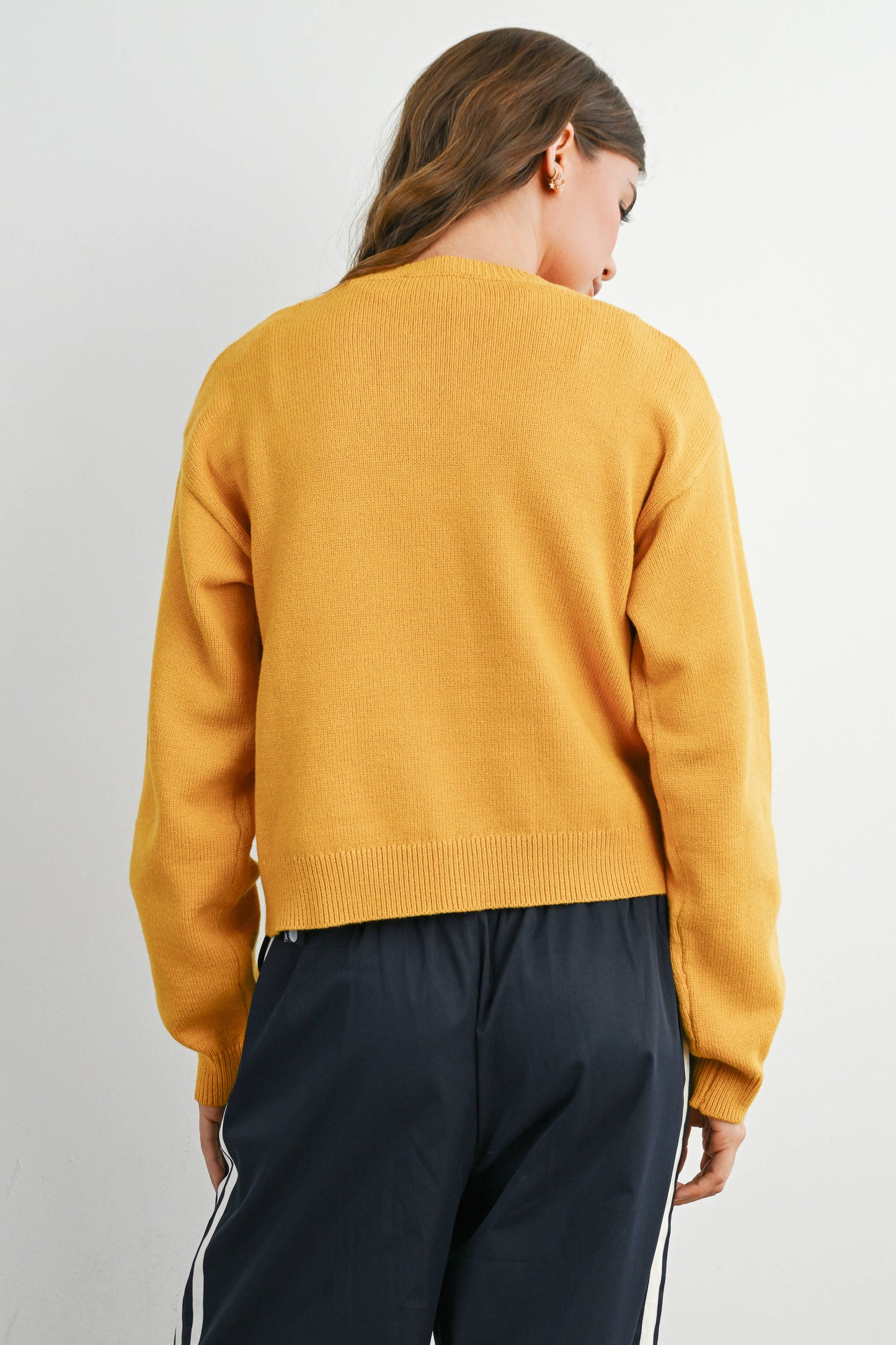BUTTERMELON - Long Sleeve Buttoned Cropped Cardigan Sweater - BMC7906