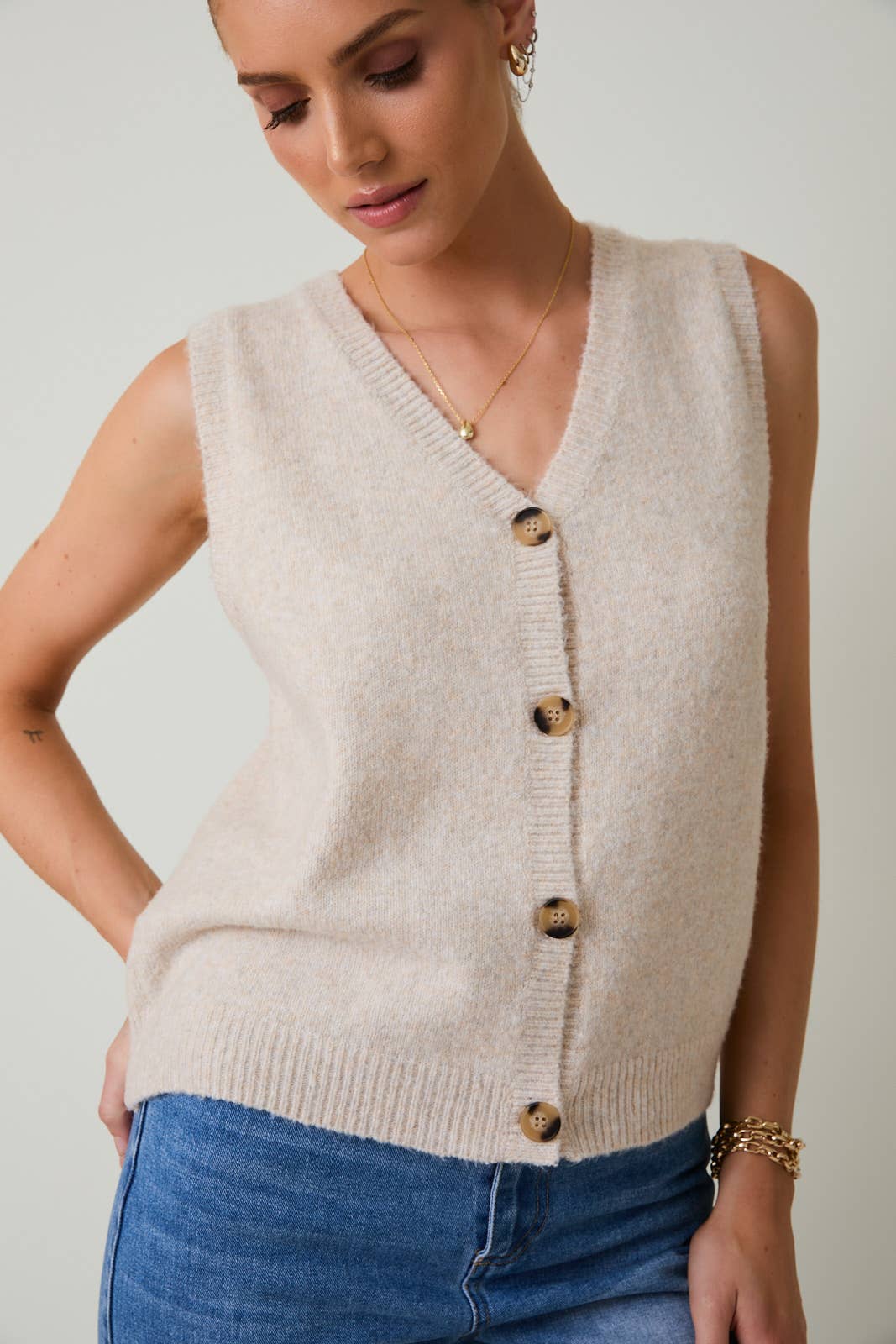 Sunday Edition by LE LIS - SLEEVELESS V-NECK BUTTON DOWN SWEATER TOP